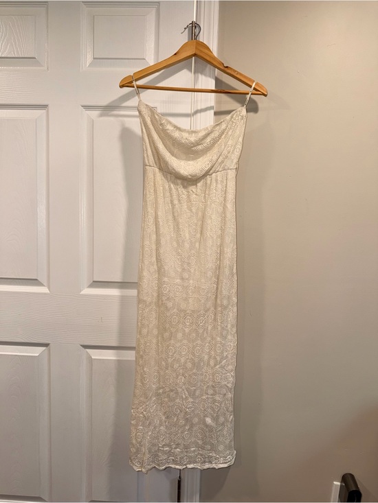 Forever 21 Dresses & Skirts - Forever 21 Ivory Strapless Lace Slip Dress